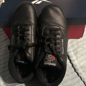 Reebok women’s Black Leather Sneakers